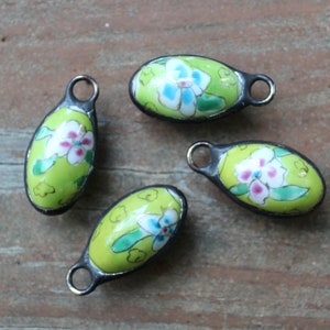 Small Green Floral Pottery Pendant/Charm