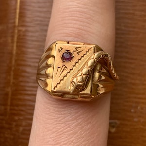 Vintage 18K 750 Yellow Gold Snake Red Stone Mens Ring 9 3/4