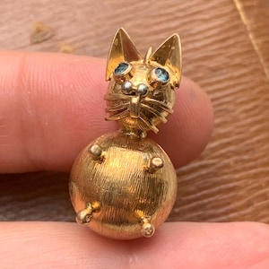 Vintage 18K 750 Yellow Gold Cat Kitten Pendant