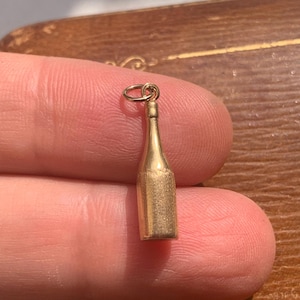 Vintage 18K 750 Yellow Gold Bottle Pendant