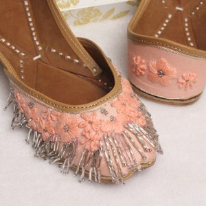 Rozmiar US 4.5, 5, 8.5 Buty ślubne/ Damskie różowe brzoskwiniowe Lehnga Gold Jutti Buty na prezent świąteczny/ Indyjskie baleriny/ Baletki/ Buty Khussa