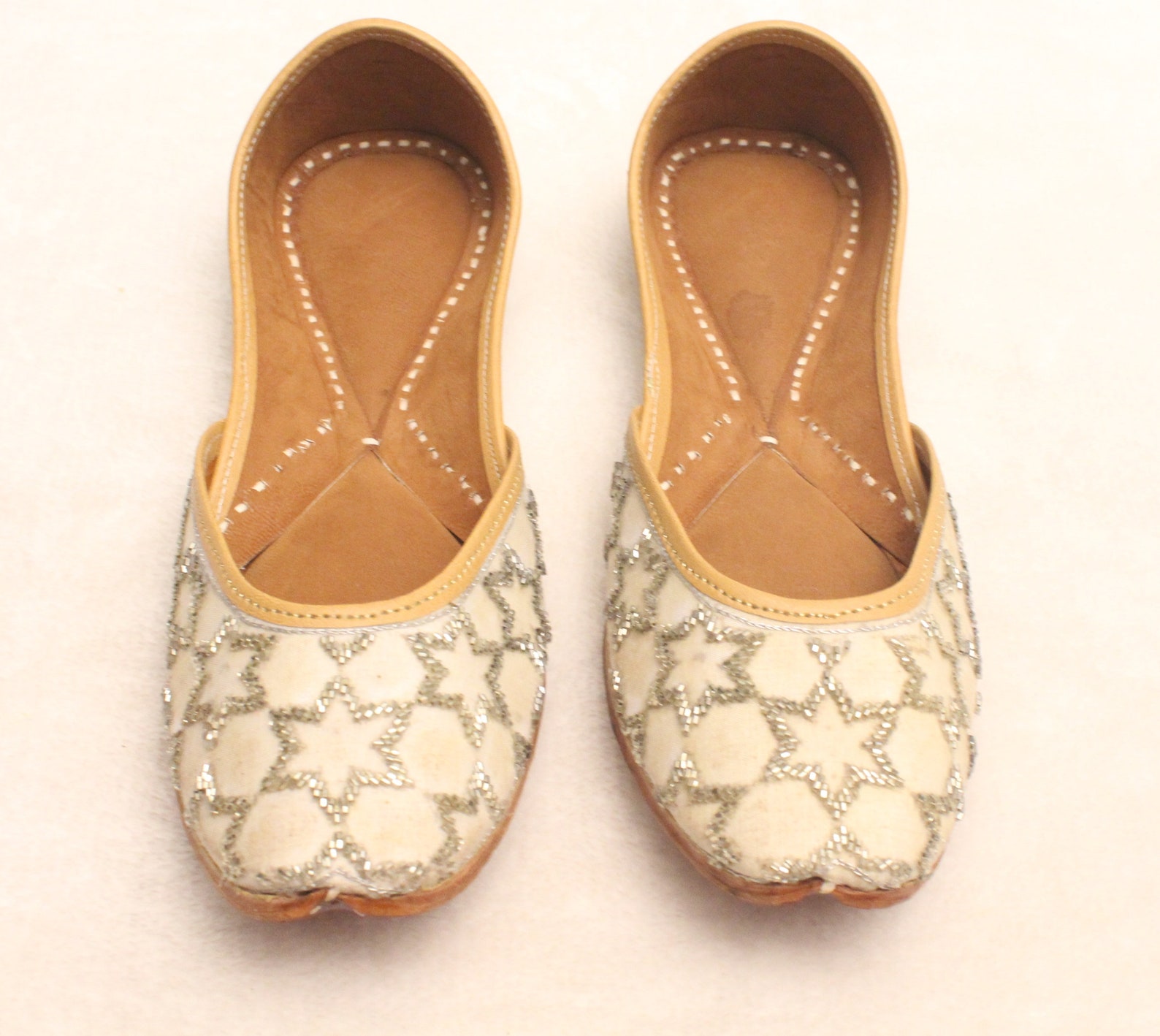 white shoes/women bridal wedding silver star jutti shoes/punjabi flats/silver ballet flats/khussa shoes/fancy juti shoes/