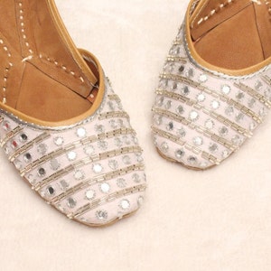 Indische Frauen Schuhe/Punjabi Jutti/Indische Leder Schuhe/Ballerinas/Silber Sequence Schuhe/handgemachte Braut Khussa Frauen/US Größe 4,5,7,7,5,9