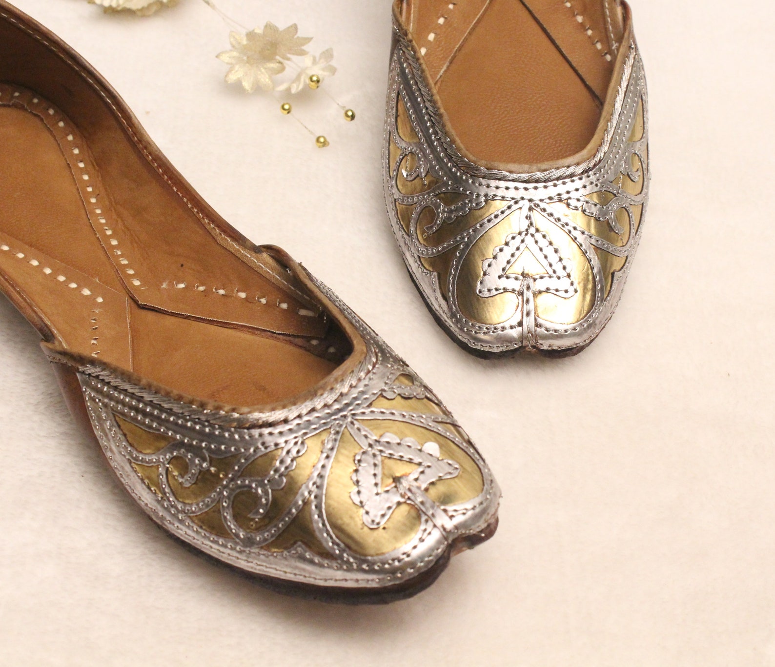 women leather flat shoes/indian shoes/punjabi jutti/summer traditional flat shoes/ballet flats/muslim shoes/bridal khussa women