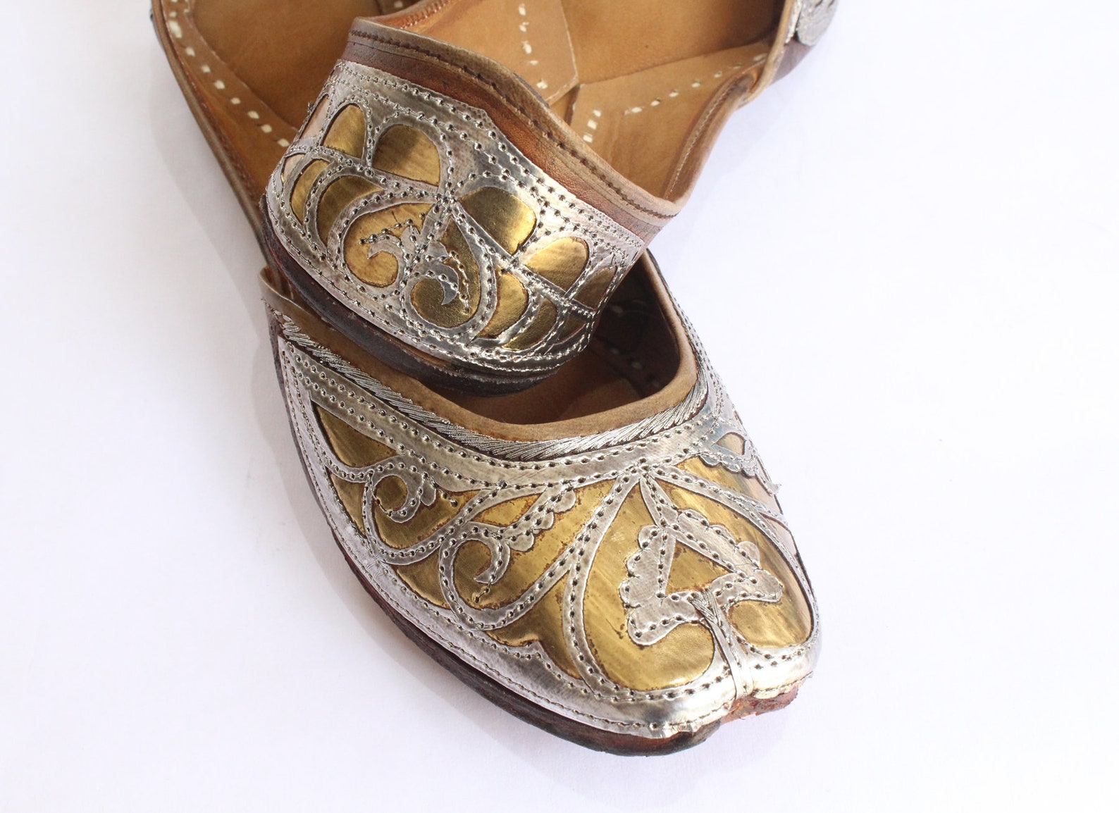 women leather flat shoes/indian shoes/punjabi jutti/summer traditional flat shoes/ballet flats/muslim shoes/bridal khussa women