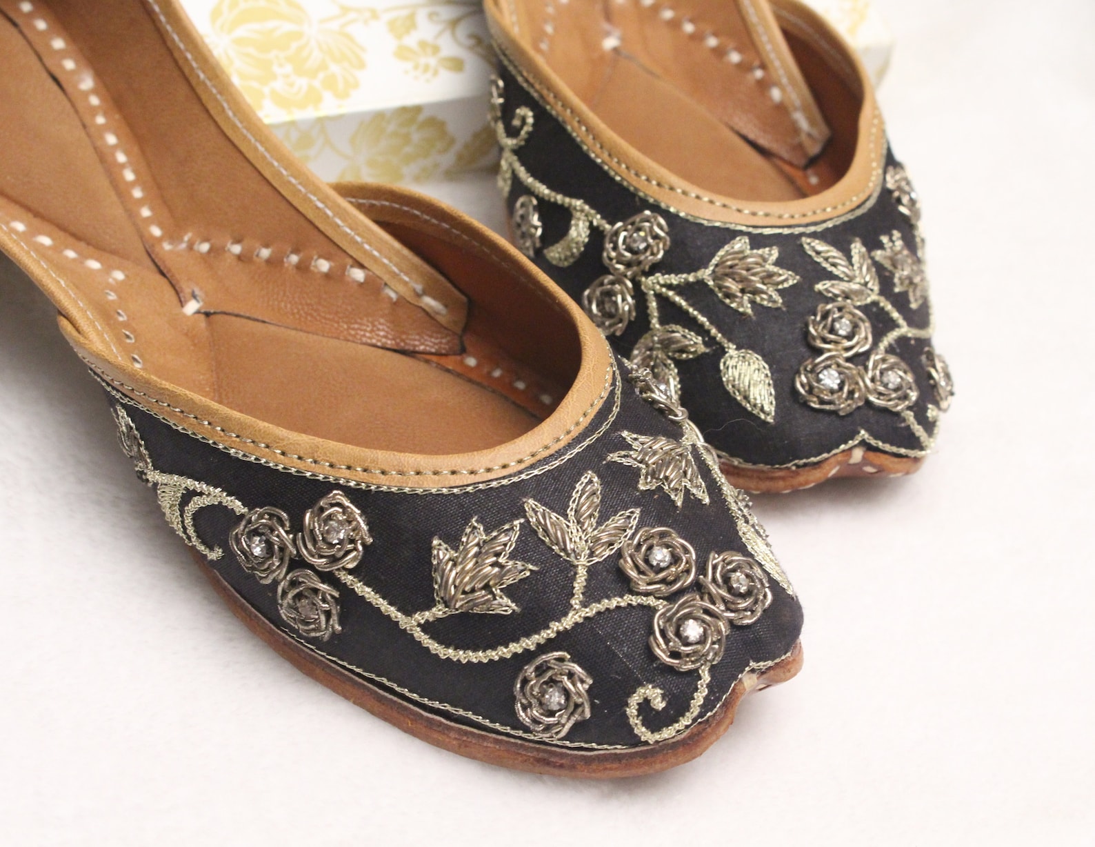 indian bridal wedding black shoes/festival women lehnga gold jutti shoe/black flats/gold ballet flat/khussa shoes/punjabi shoes
