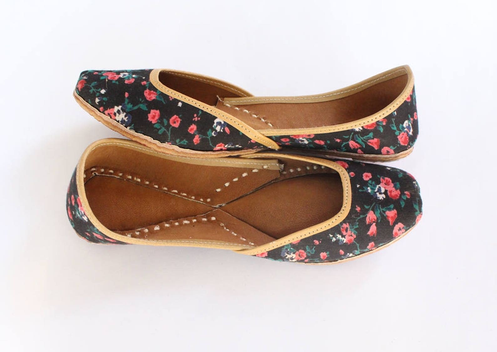 women shoes/punjabi jutti/floral flat shoes/indian leather shoes/ballet flats/muslim shoes/handmade bridal khussa women sandals