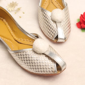 US size 5 Women Bridal Shoes/Indian Silver Jutti Shoes/Silver Wedding Flats/Silver Laddu Ballet Flats/Jasmine Shoes/Khussa Shoes