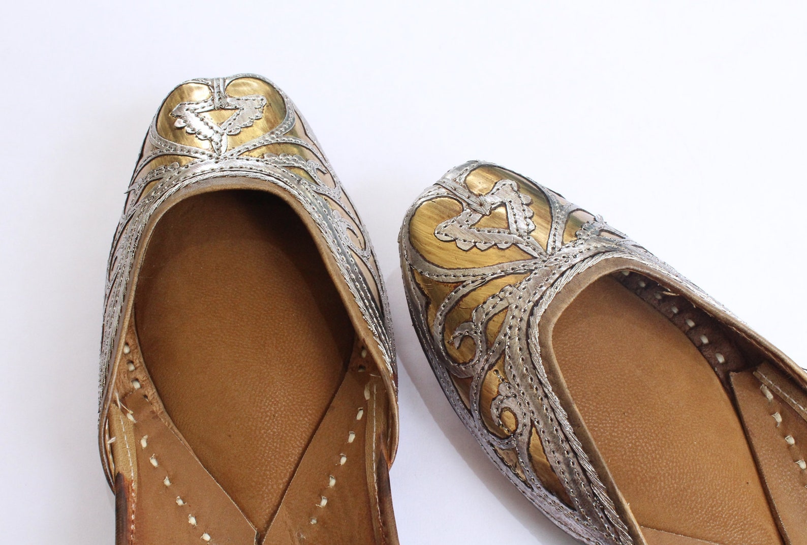 women leather flat shoes/indian shoes/punjabi jutti/summer traditional flat shoes/ballet flats/muslim shoes/bridal khussa women
