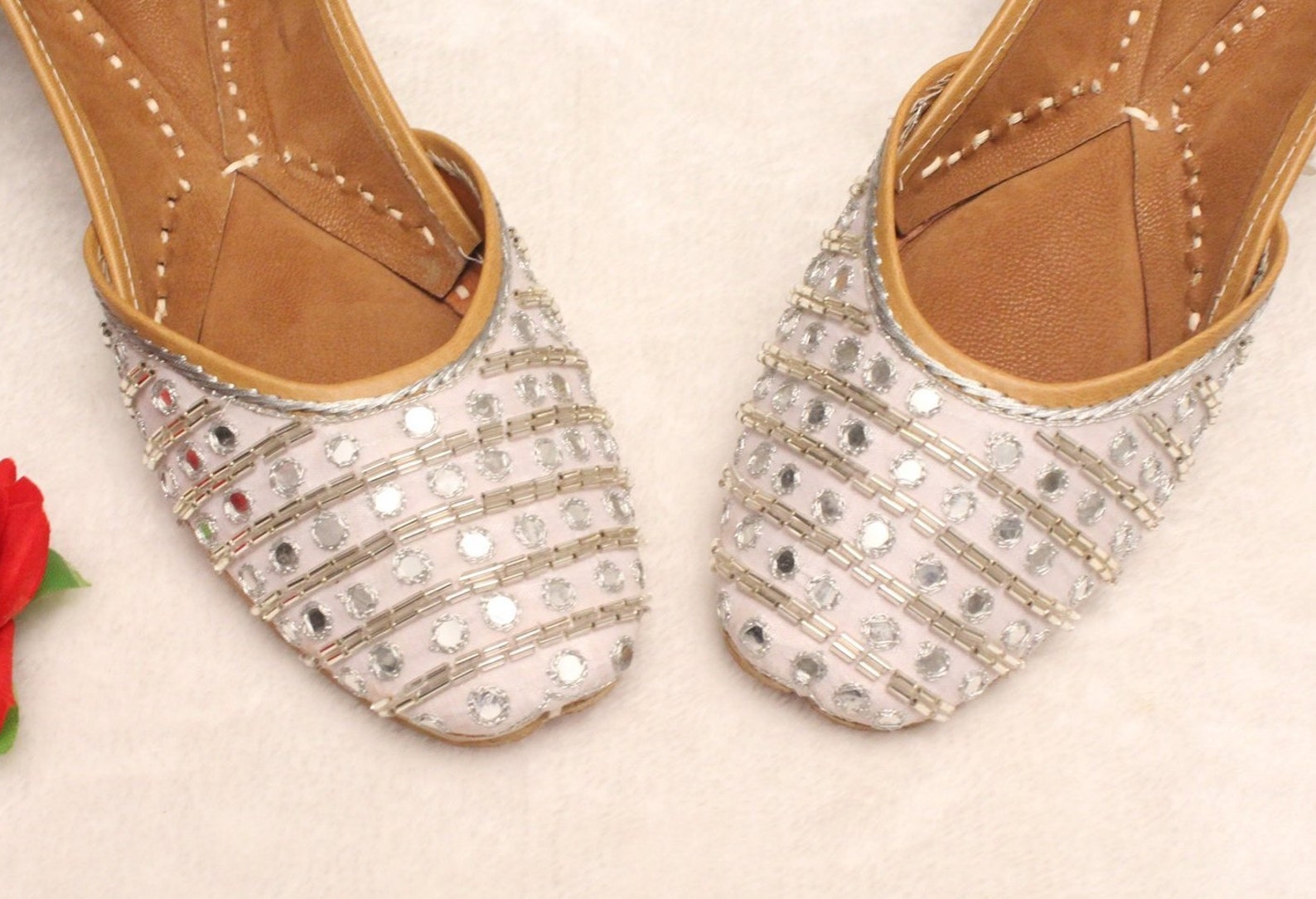 women shoes/punjabi jutti/silver indian shoes/indian leather shoes/ballet flats/silver sequence shoes/handmade bridal khussa wom