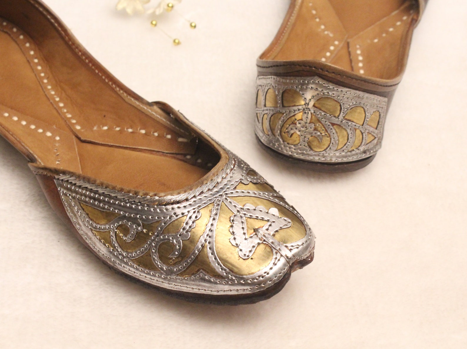 women leather flat shoes/indian shoes/punjabi jutti/summer traditional flat shoes/ballet flats/muslim shoes/bridal khussa women