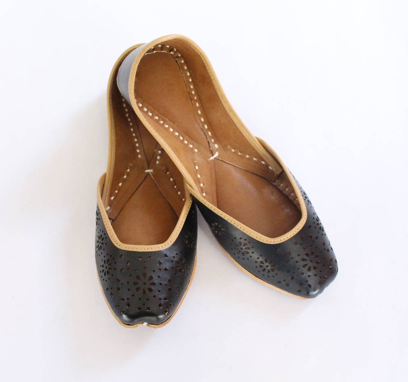 indian shoes/ flats punjabi jutti/indian women black leather flat shoes/ballet flats/muslim shoes/handmade bridal khussa women s