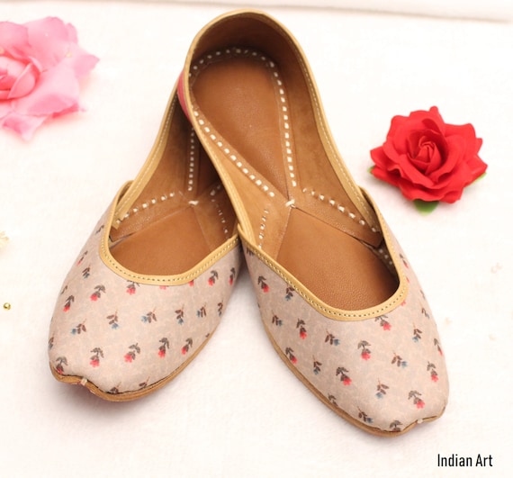 Indian Women Shoes FlatsIndia Punjabi JuttiFlower Flat Sandal ShoesBollywood Leather ShoesBallet FlatsKhussa ShoesUS Size 5,7.5,10 Indian Women Shoes FlatsIndia Punjabi JuttiFlower Flat Sandal ShoesBollywood Leather ShoesBallet FlatsKhussa ShoesUS Size 5,7.5,10