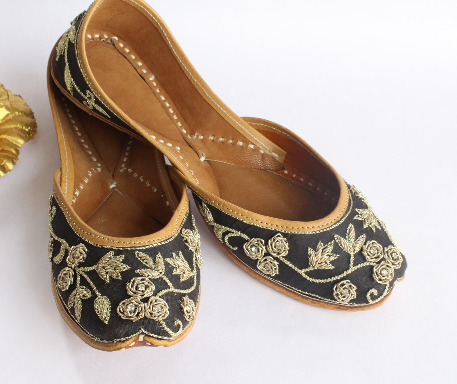 indian bridal wedding black shoes/festival women lehnga gold jutti shoe/black flats/gold ballet flat/khussa shoes/punjabi shoes