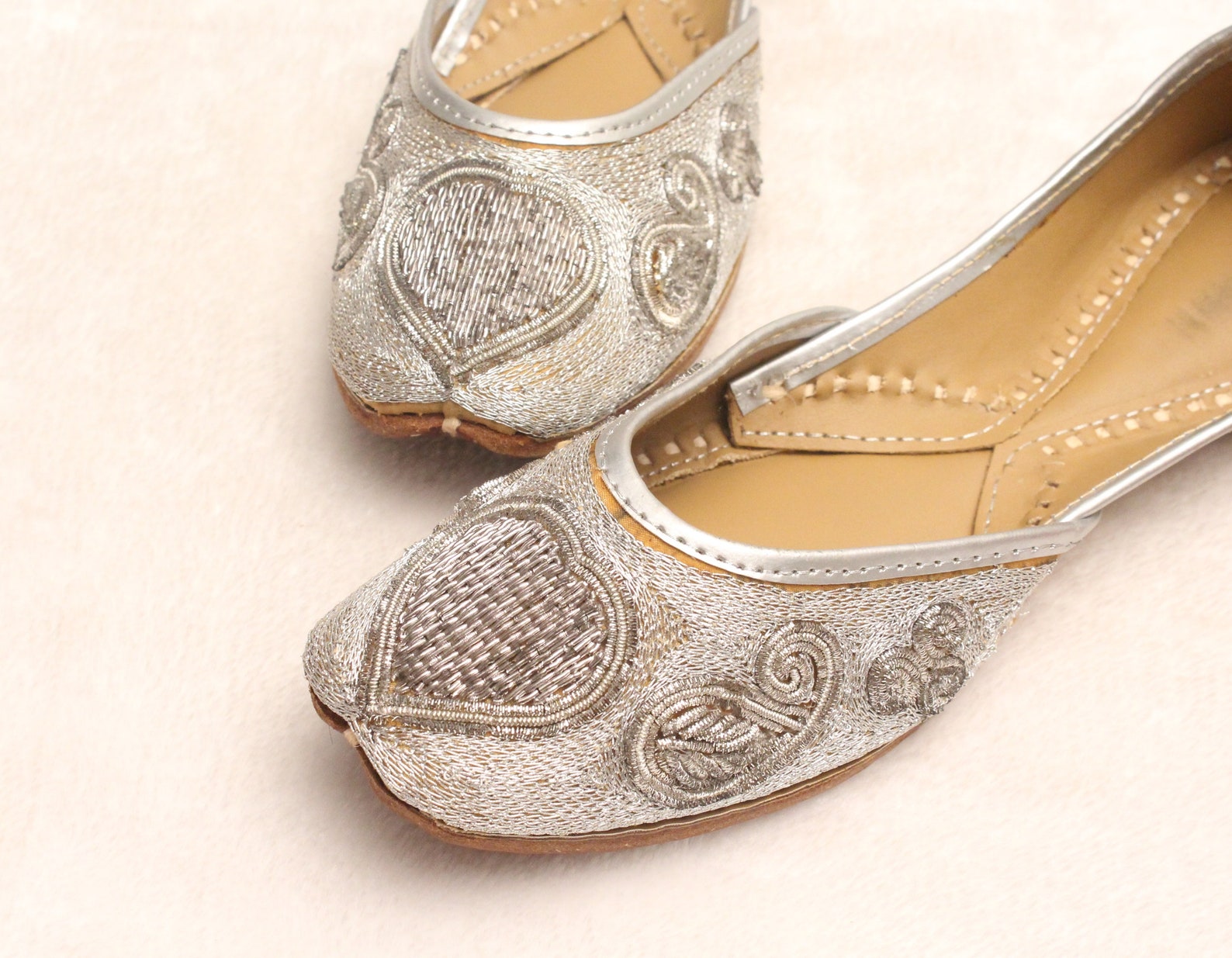 women bridal wedding shoes size 4.5/indian silver jutti shoes/silver wedding flats/silver ballet flats/jasmine shoes/khussa shoe