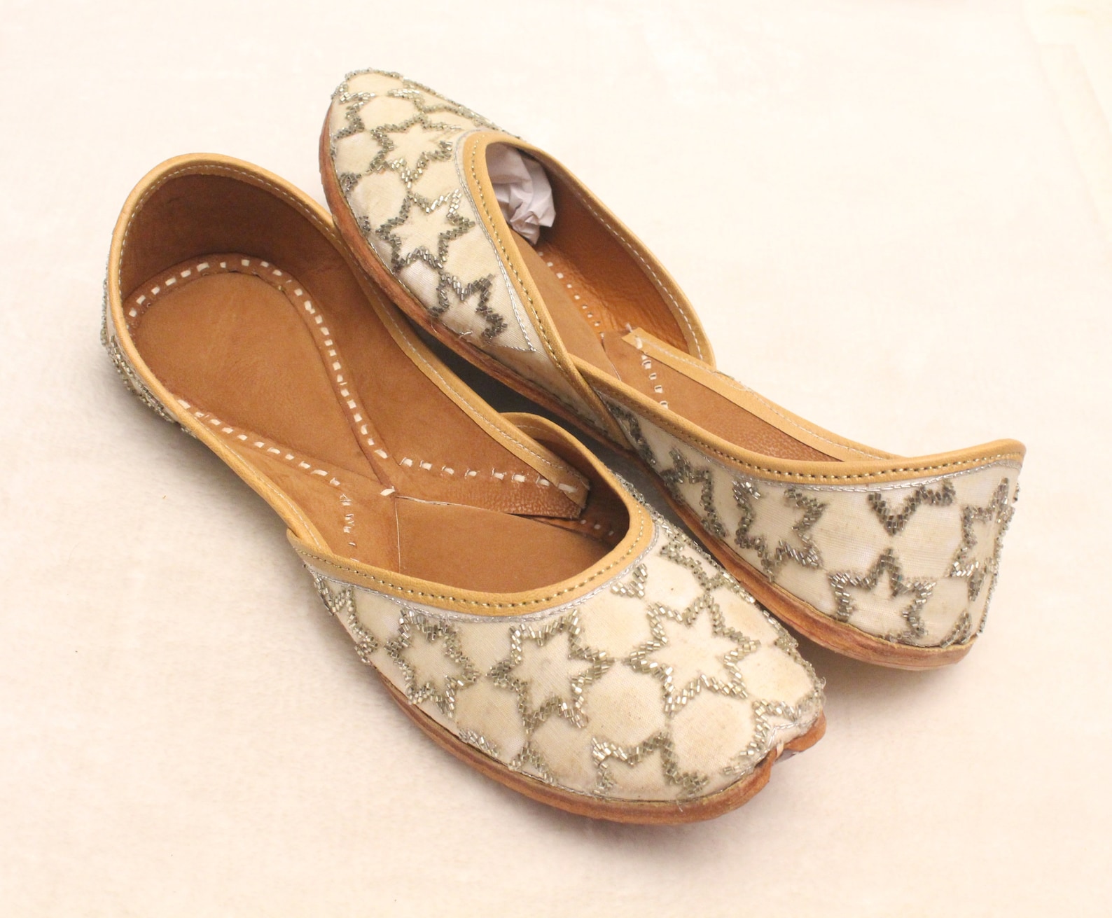 white shoes/women bridal wedding silver star jutti shoes/punjabi flats/silver ballet flats/khussa shoes/fancy juti shoes/