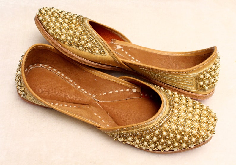 indian wedding shoes bride