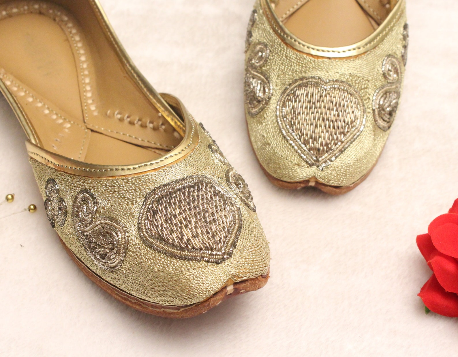 women gold shoes bridal wedding/indian gold jutti shoes/gold wedding flats/gold ballet flats/jasmine shoes/khussa shoes/rani sho