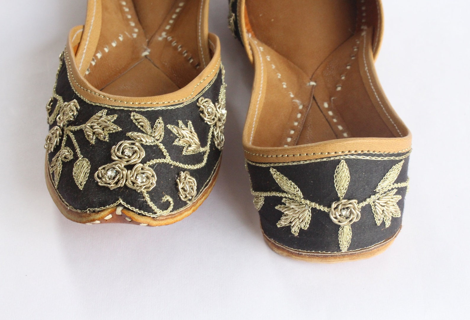 indian bridal wedding black shoes/festival women lehnga gold jutti shoe/black flats/gold ballet flat/khussa shoes/punjabi shoes