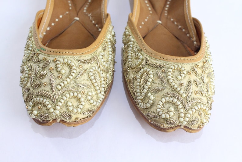 indian wedding shoes bride