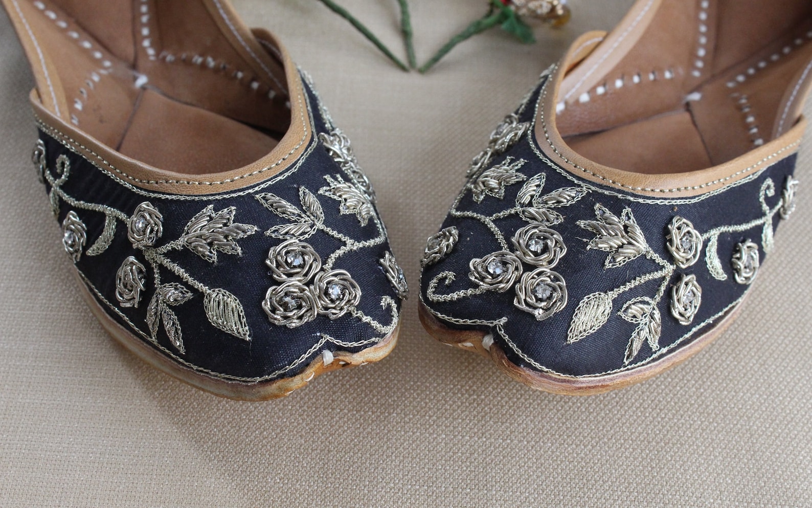 indian bridal wedding black shoes/festival women lehnga gold jutti shoe/black flats/gold ballet flat/khussa shoes/punjabi shoes