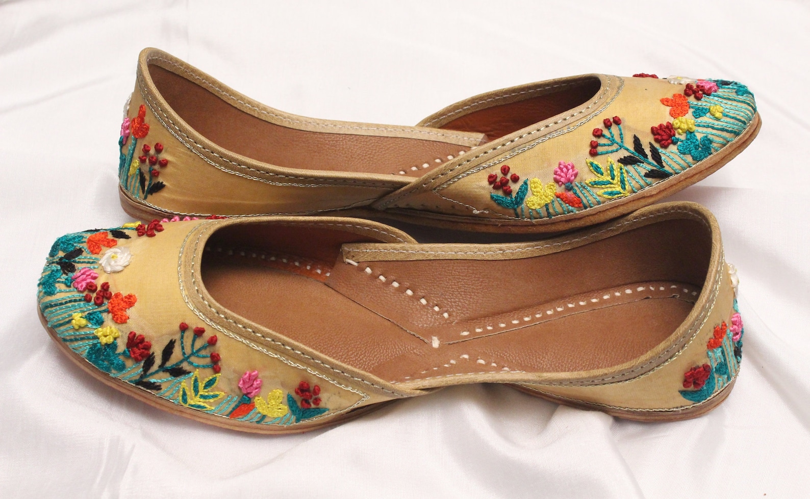 gold floral shoes bridal wedding/women gold jutti shoes/indian wedding flats/gold ballet flats/khussa shoes/punjabi shoes us siz
