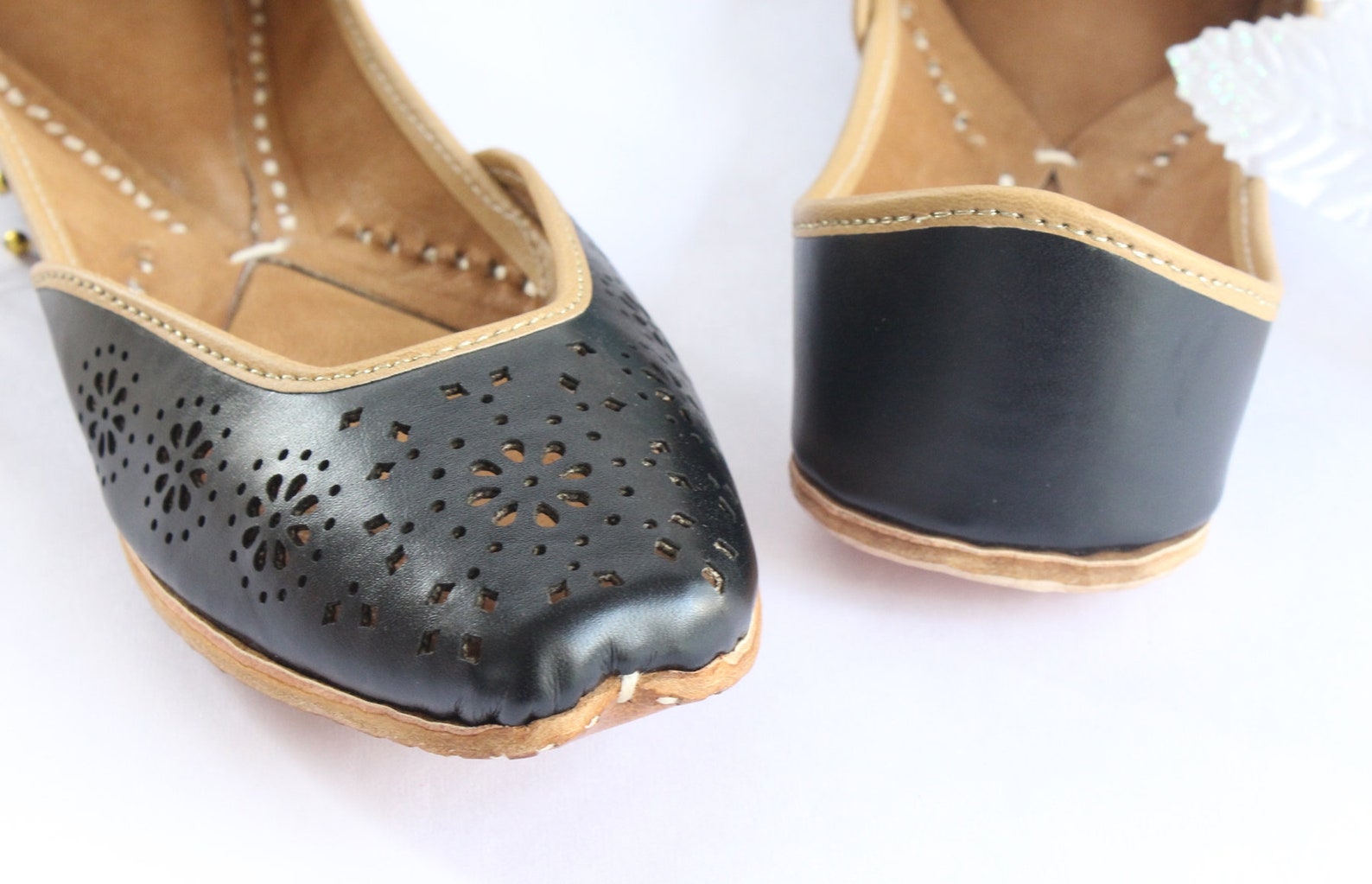 indian shoes/ flats punjabi jutti/indian women black leather flat shoes/ballet flats/muslim shoes/handmade bridal khussa women s