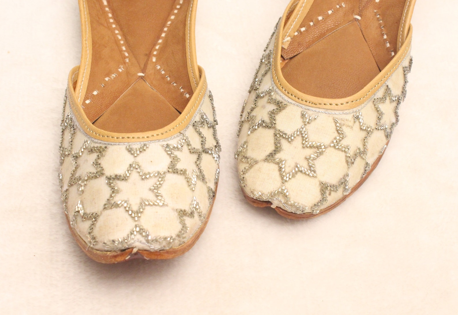 white shoes/women bridal wedding silver star jutti shoes/punjabi flats/silver ballet flats/khussa shoes/fancy juti shoes/