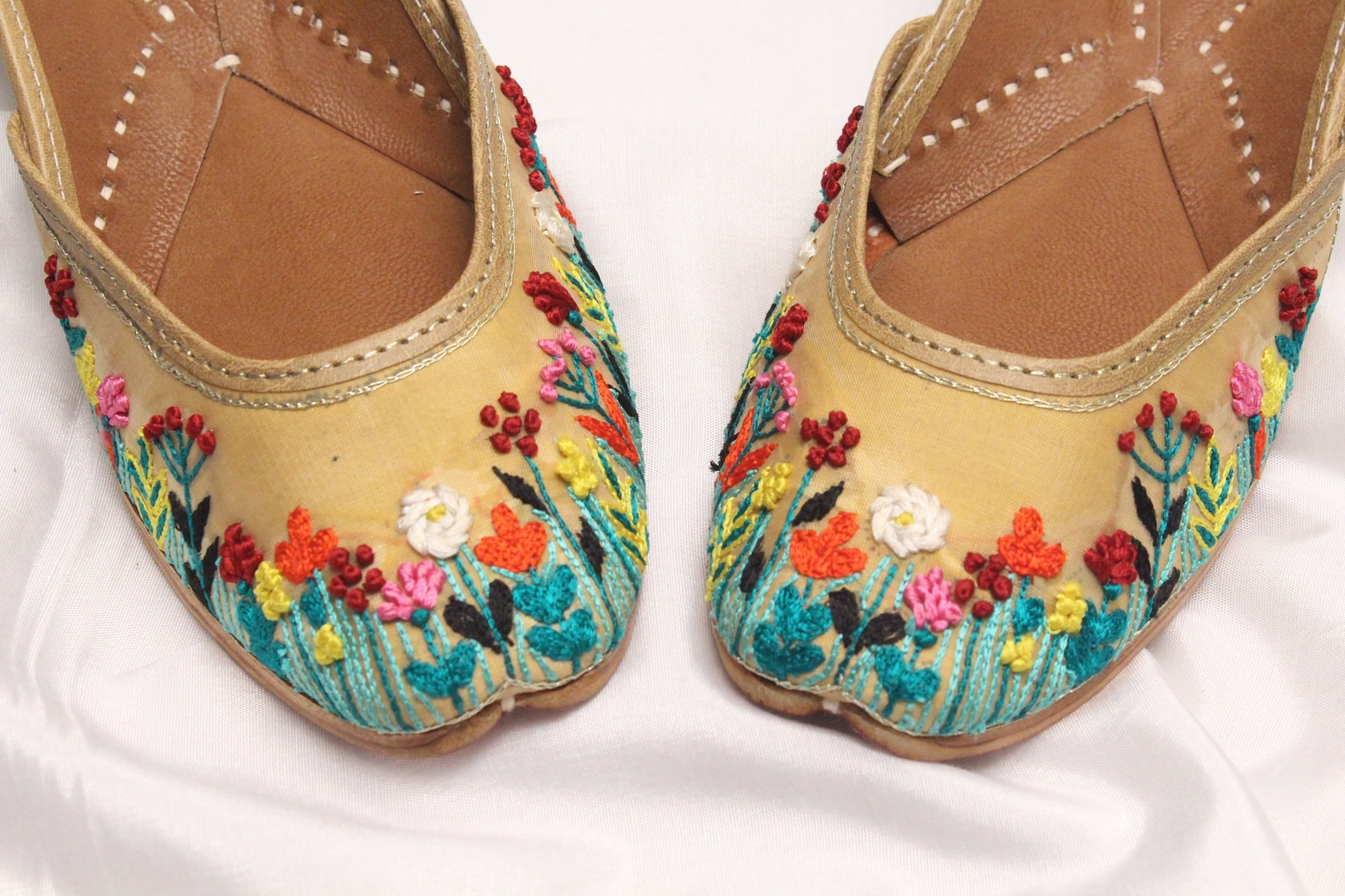 gold floral shoes bridal wedding/women gold jutti shoes/indian wedding flats/gold ballet flats/khussa shoes/punjabi shoes us siz