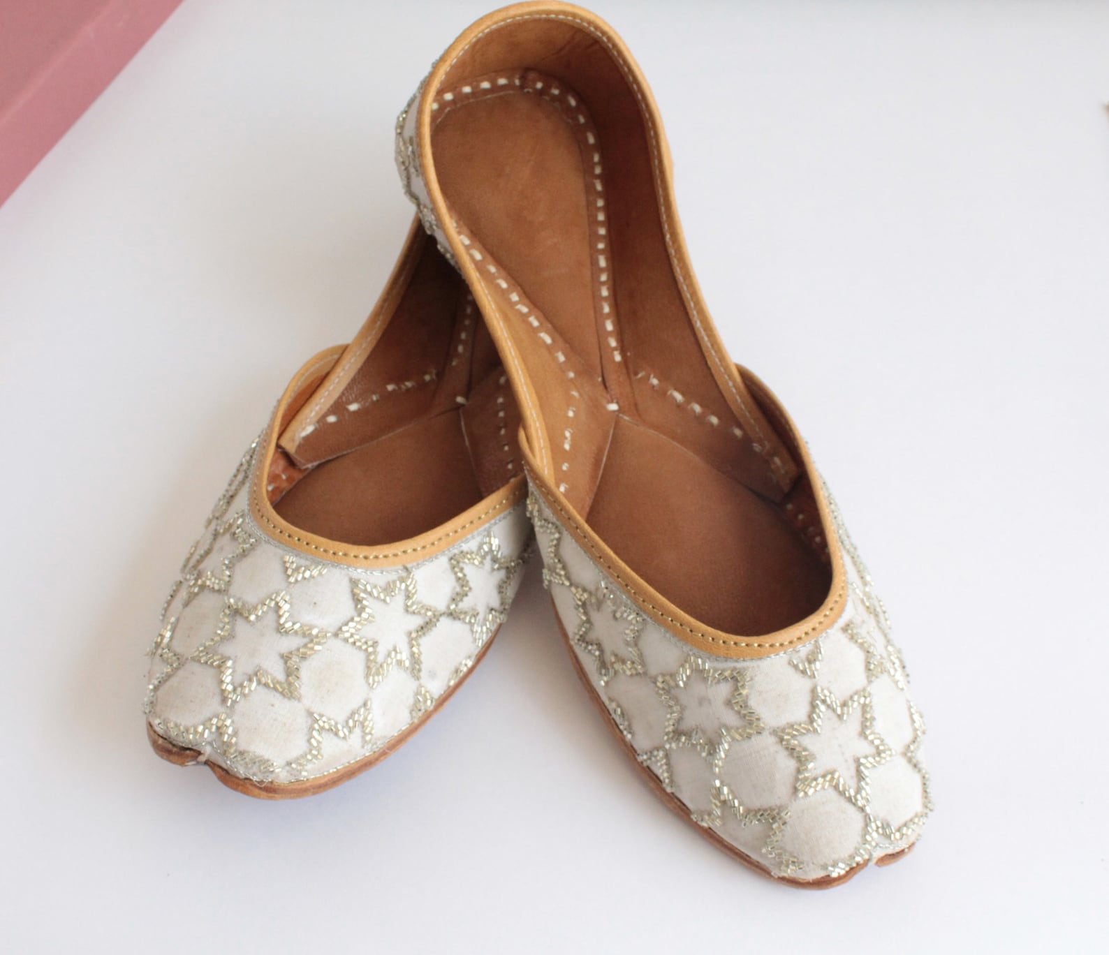 white shoes/women bridal wedding silver star jutti shoes/punjabi flats/silver ballet flats/khussa shoes/fancy juti shoes/
