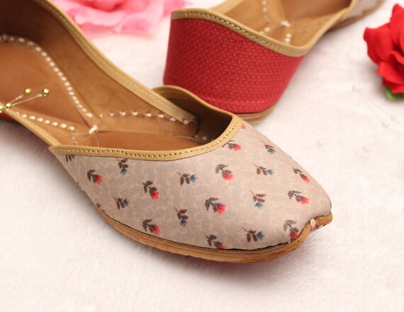 Indian Women Shoes FlatsIndia Punjabi JuttiFlower Flat Sandal ShoesBollywood Leather ShoesBallet FlatsKhussa ShoesUS Size 5,7.5,10 Indian Women Shoes FlatsIndia Punjabi JuttiFlower Flat Sandal ShoesBollywood Leather ShoesBallet FlatsKhussa ShoesUS Size 5,7.5,10