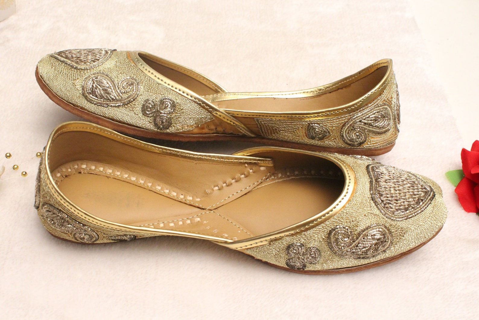 women gold shoes bridal wedding/indian gold jutti shoes/gold wedding flats/gold ballet flats/jasmine shoes/khussa shoes/rani sho