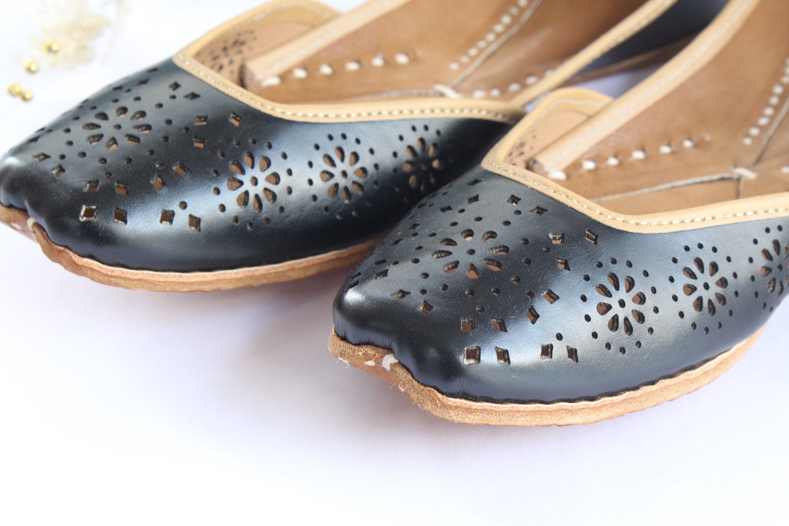 indian shoes/ flats punjabi jutti/indian women black leather flat shoes/ballet flats/muslim shoes/handmade bridal khussa women s