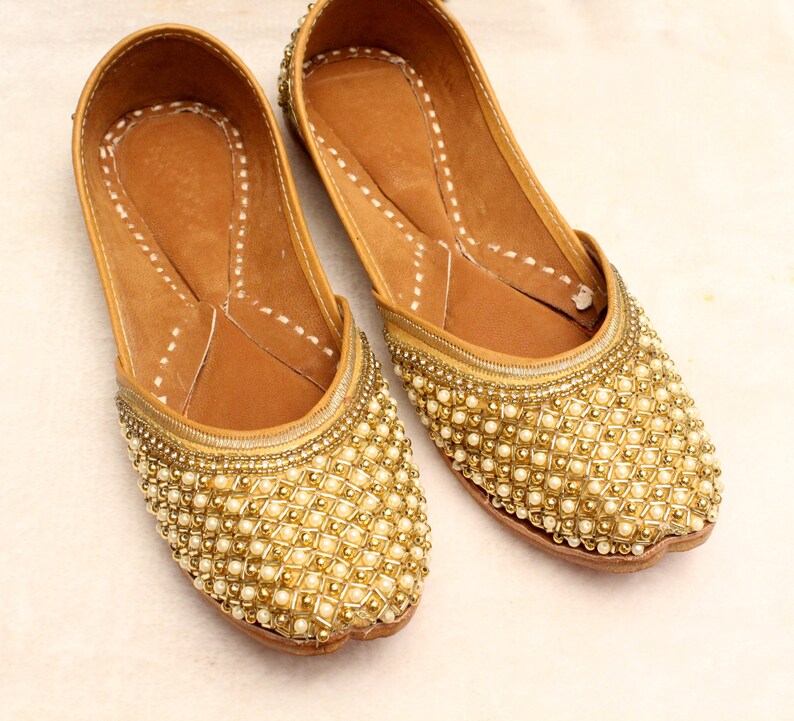 indian wedding shoes bride