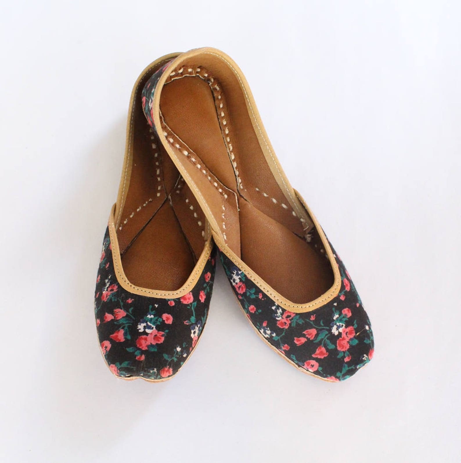 women shoes/punjabi jutti/floral flat shoes/indian leather shoes/ballet flats/muslim shoes/handmade bridal khussa women sandals