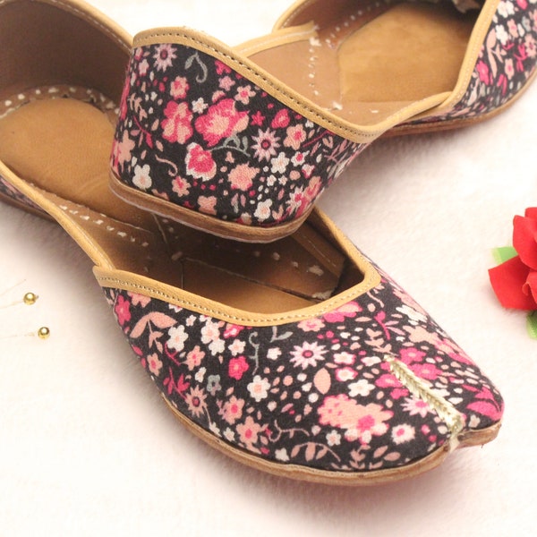 US size 7 , 8.5 , 9 Women Shoes Flats/Punjabi Jutti/Floral Flat Shoes/Indian Leather Shoes/Ballet Flats/Handmade Bridal Khussa Women Sandals