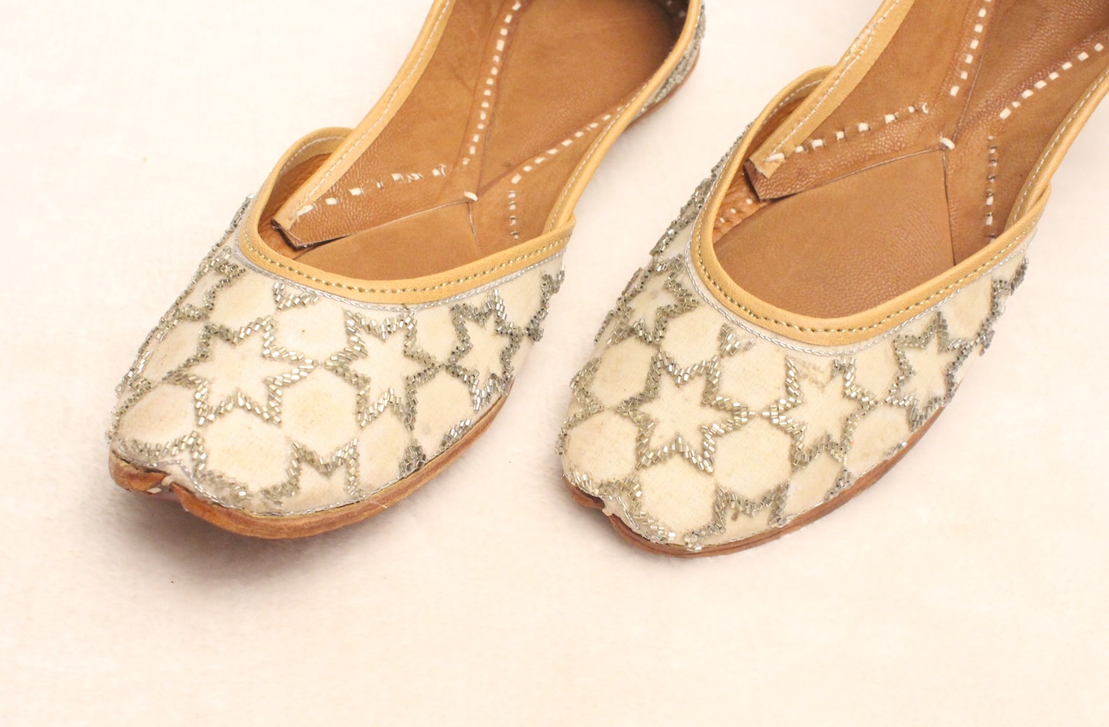 white shoes/women bridal wedding silver star jutti shoes/punjabi flats/silver ballet flats/khussa shoes/fancy juti shoes/