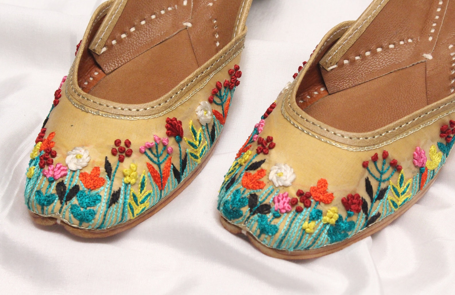 gold floral shoes bridal wedding/women gold jutti shoes/indian wedding flats/gold ballet flats/khussa shoes/punjabi shoes us siz
