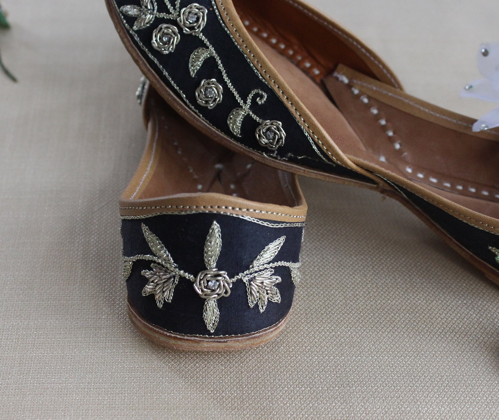 indian bridal wedding black shoes/festival women lehnga gold jutti shoe/black flats/gold ballet flat/khussa shoes/punjabi shoes