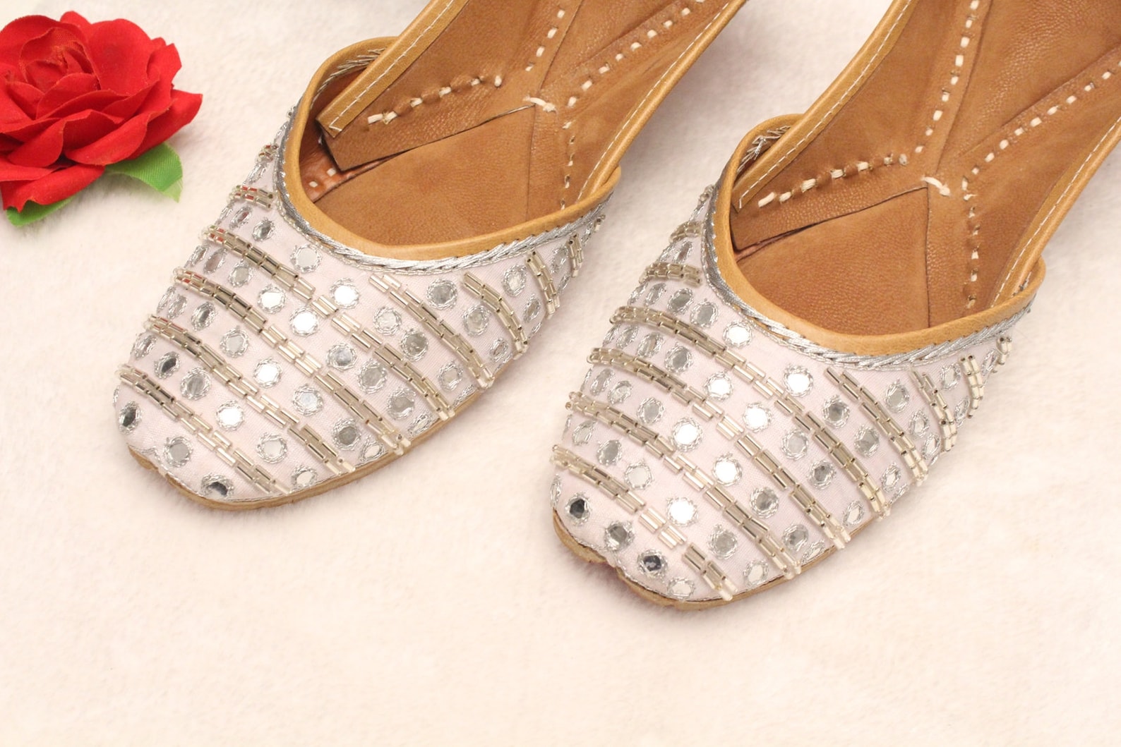 women shoes/punjabi jutti/silver indian shoes/indian leather shoes/ballet flats/silver sequence shoes/handmade bridal khussa wom