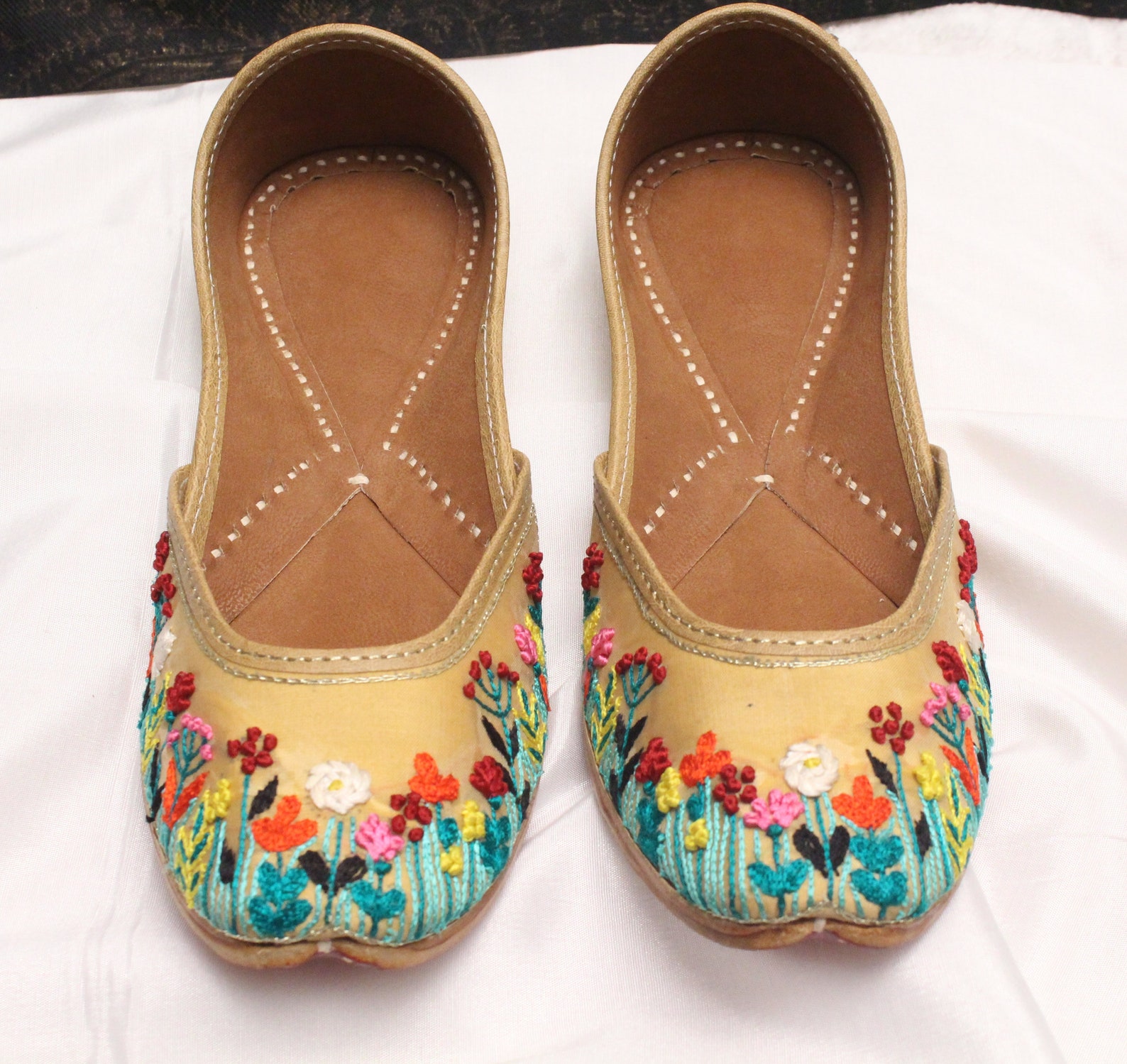 gold floral shoes bridal wedding/women gold jutti shoes/indian wedding flats/gold ballet flats/khussa shoes/punjabi shoes us siz