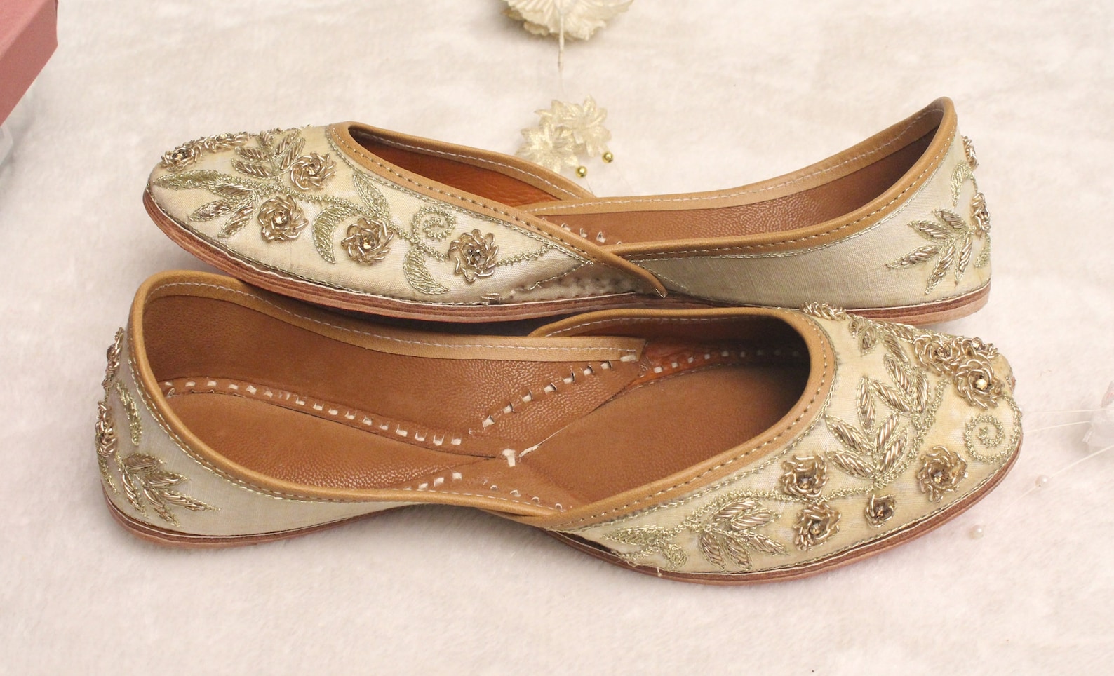 bridal flat shoes wedding/women lehnga gold jutti shoes/indian wedding flats/gold ballet flats/bollywood khussa punjabi shoes us bridal flat shoes wedding/women lehnga gold jutti shoes/indian wedding flats/gold ballet flats/bollywood khussa punjabi shoes us