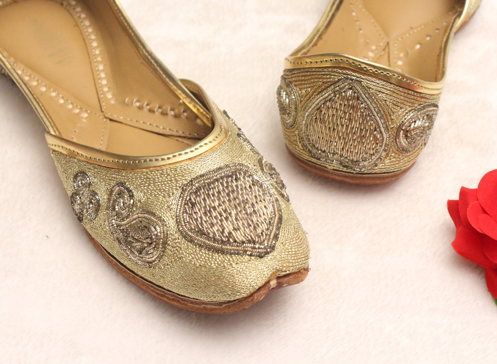 women gold shoes bridal wedding/indian gold jutti shoes/gold wedding flats/gold ballet flats/jasmine shoes/khussa shoes/rani sho