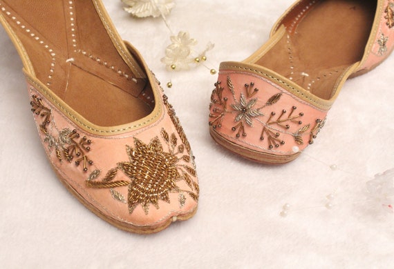 Gold shoes clearance size 5
