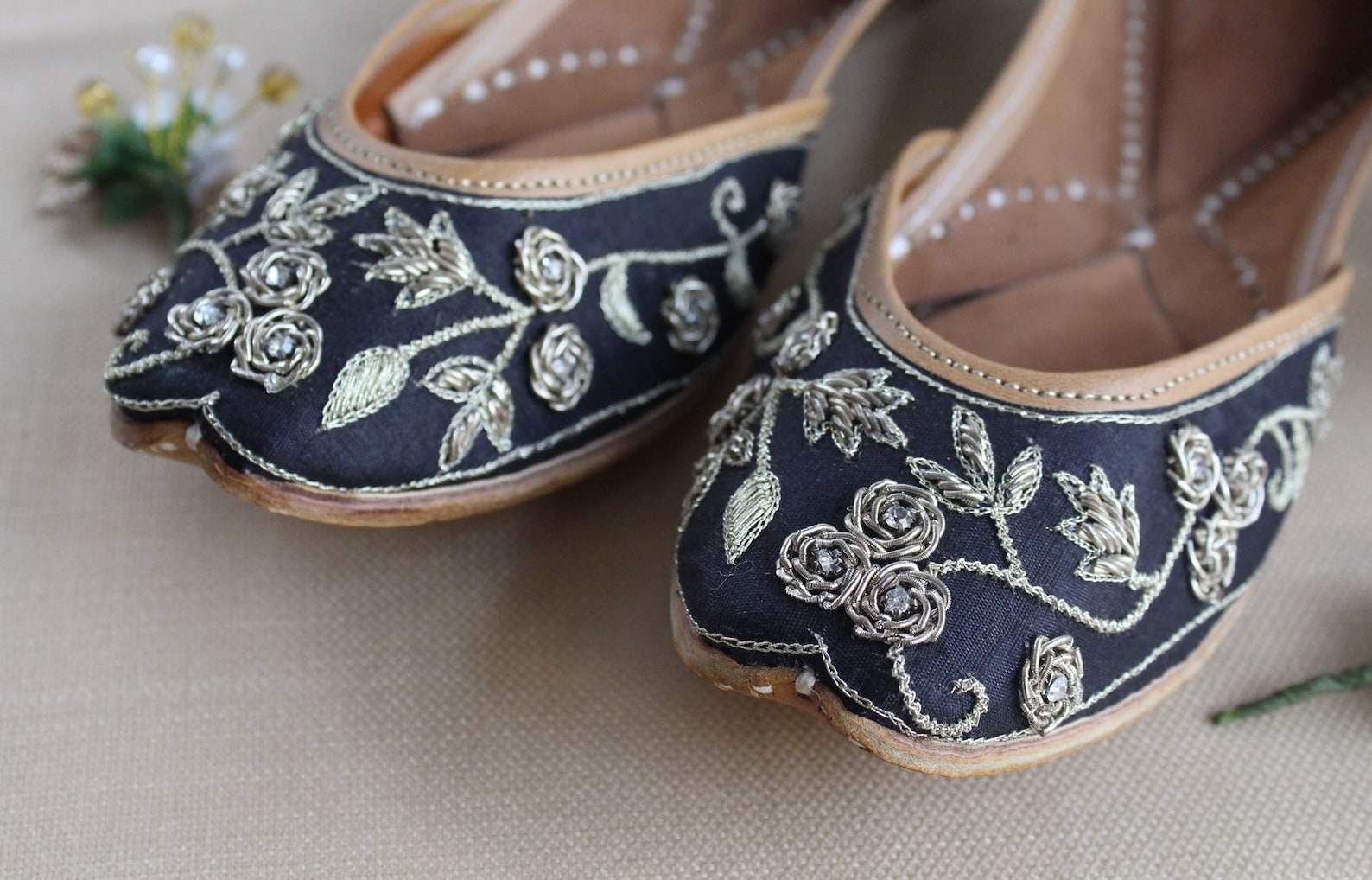 indian bridal wedding black shoes/festival women lehnga gold jutti shoe/black flats/gold ballet flat/khussa shoes/punjabi shoes