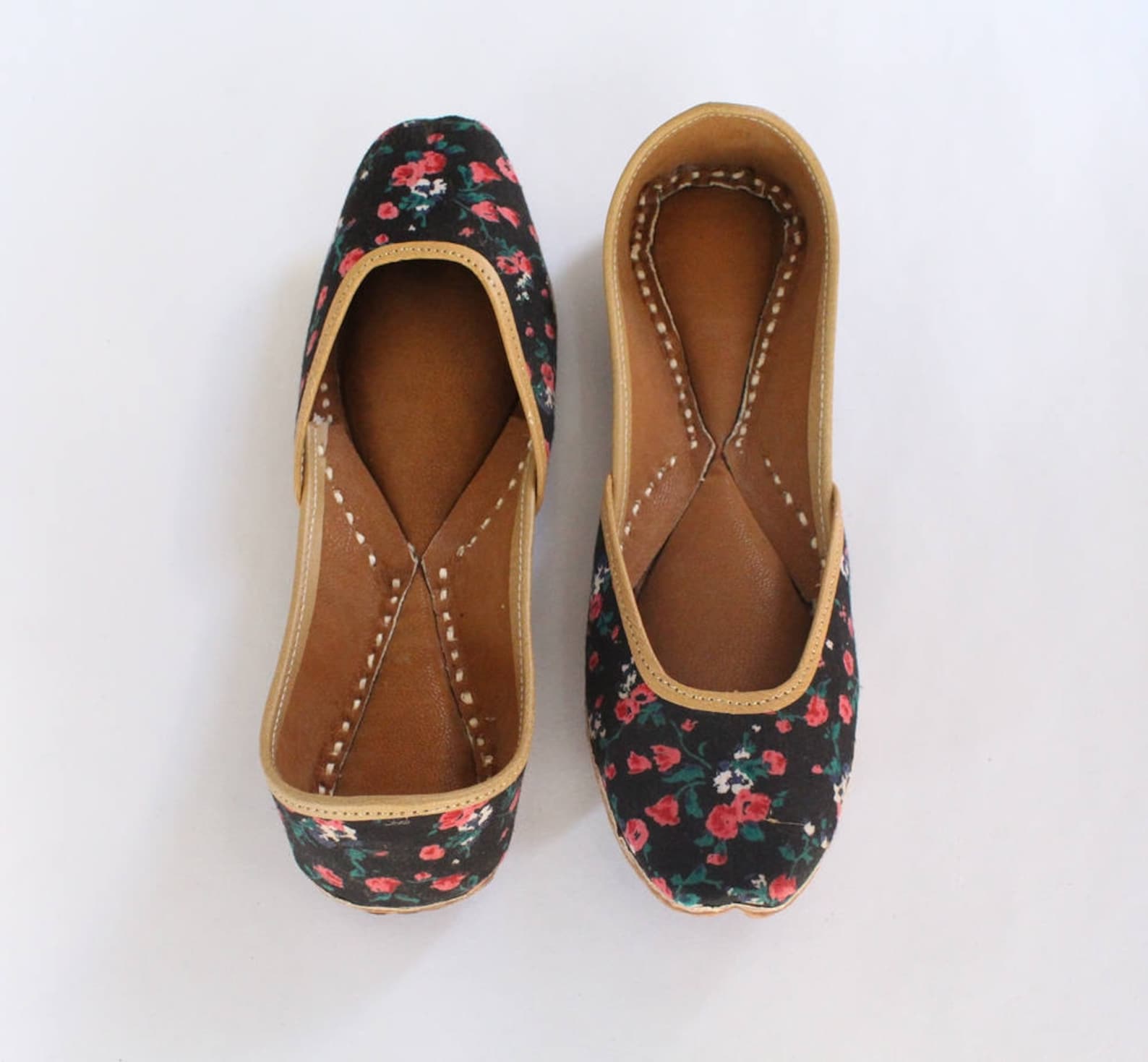 women shoes/punjabi jutti/floral flat shoes/indian leather shoes/ballet flats/muslim shoes/handmade bridal khussa women sandals