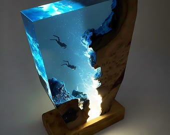 Double Diver Ocean Resin Lamp – Marine Theme Night Light, Coastal Decor