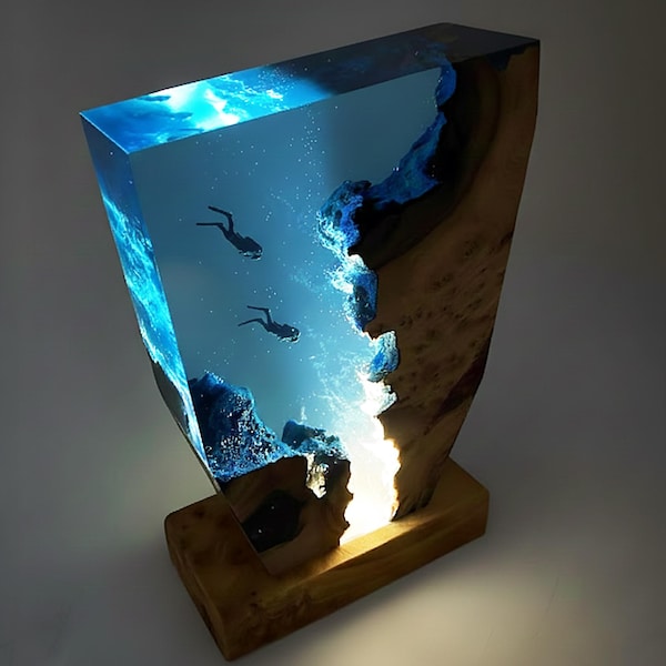 Double Diver Ocean Resin Lamp – Marine Theme Night Light, Coastal Decor