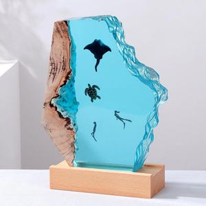 Large Resin Wood Lamp with Manta Rays & Divers – Unique Romantic Light for Bedroom, Wedding or Housewarming Gift