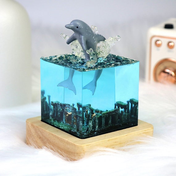 Ocean Resin Dolphin Night Light: Ocean Diorama Decoration